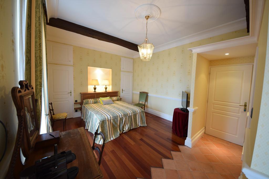 Domaine De La Rocque Bed and Breakfast Liorac-sur-Louyre Exteriör bild