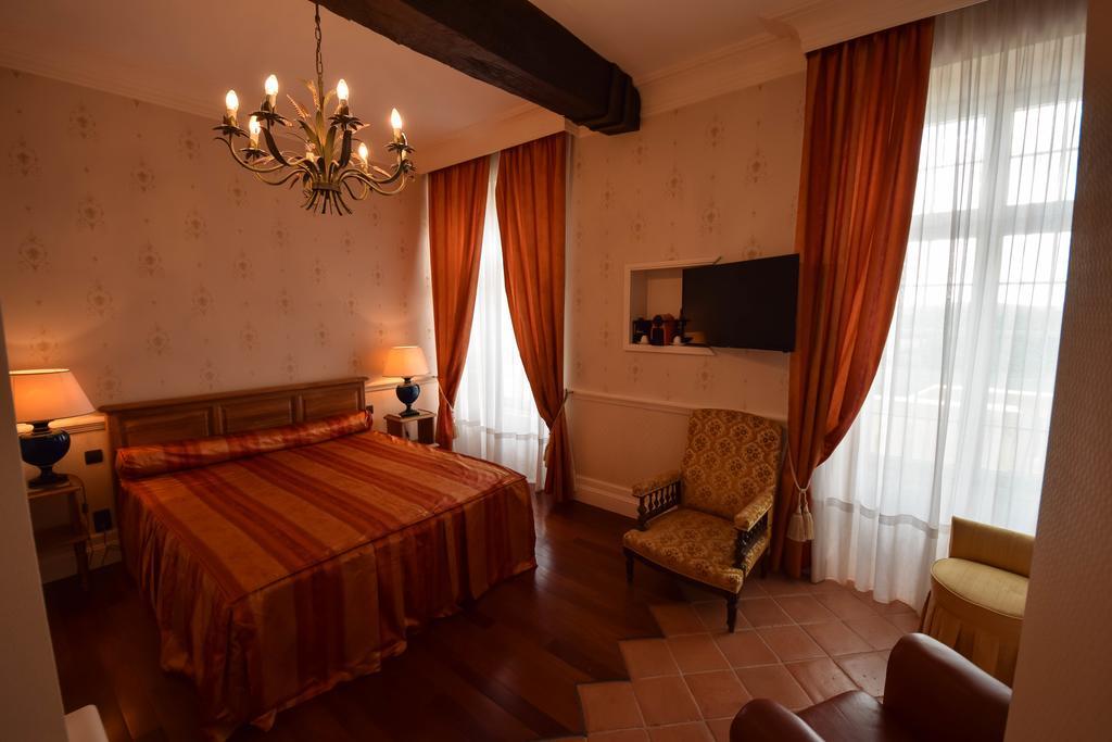 Domaine De La Rocque Bed and Breakfast Liorac-sur-Louyre Exteriör bild